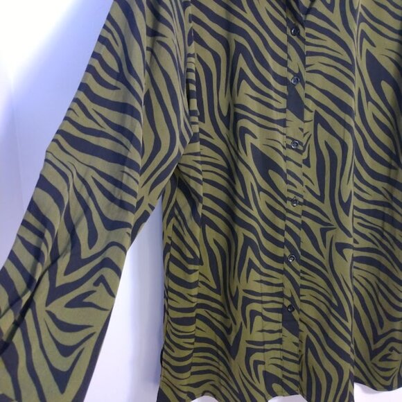 Susan Graver Green/Black Zebra Print Button Up Blouse Shirt Peachskin Stretch LG - Picture 3 of 9
